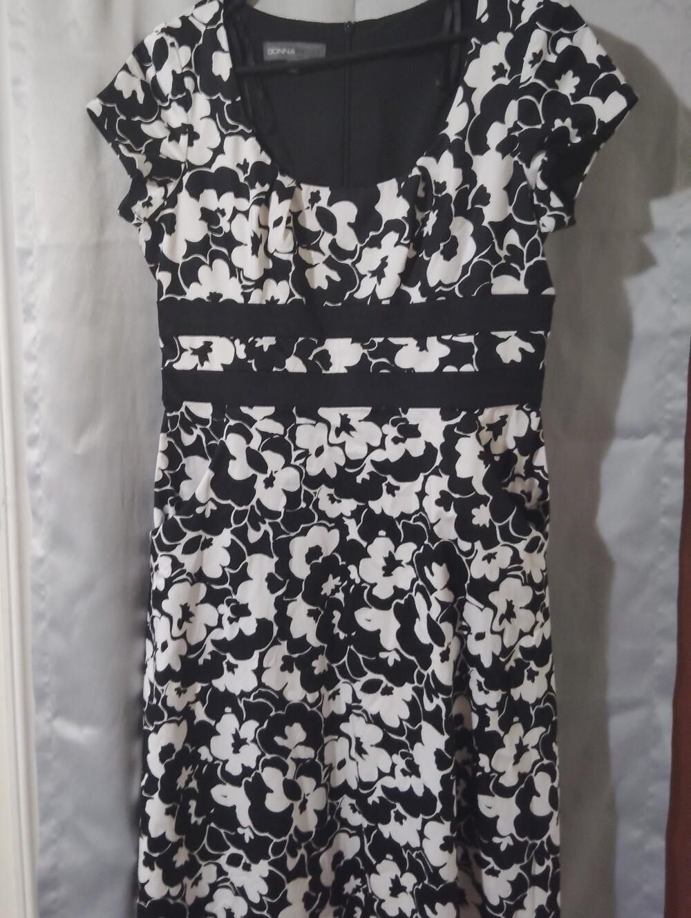 Donna Ricco Black and White Floral Sheath Dress